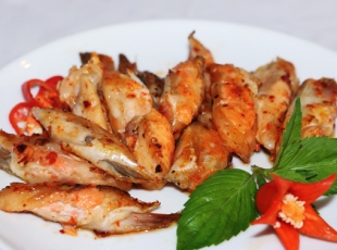 Vây Cá Hồi Nướng Muối Ớt